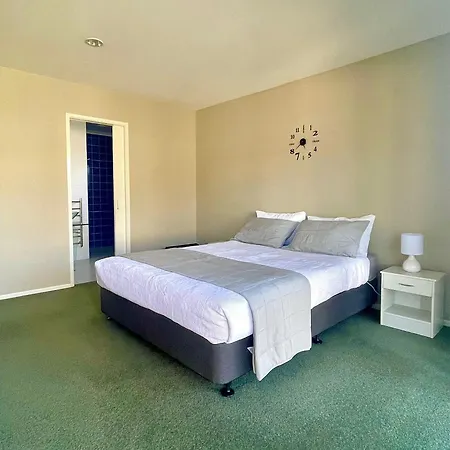 Cozy Glenholme Ensuite-2