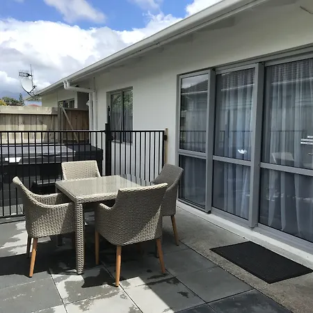 Rose Apartments Unit 1 Central Rotorua-Accommodation&Spa-3