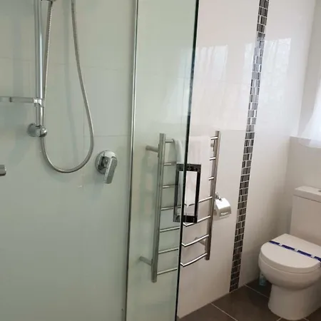 Rose Apartments Unit 5 Central Rotorua- Accommodation & Spa-2