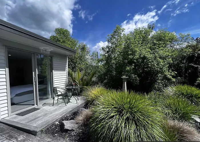 Secluded Lake Okareka Studio Views, Spa, Deck In Rotorua